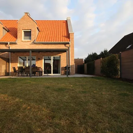 Strandhaus 2a Holiday home Groemitz